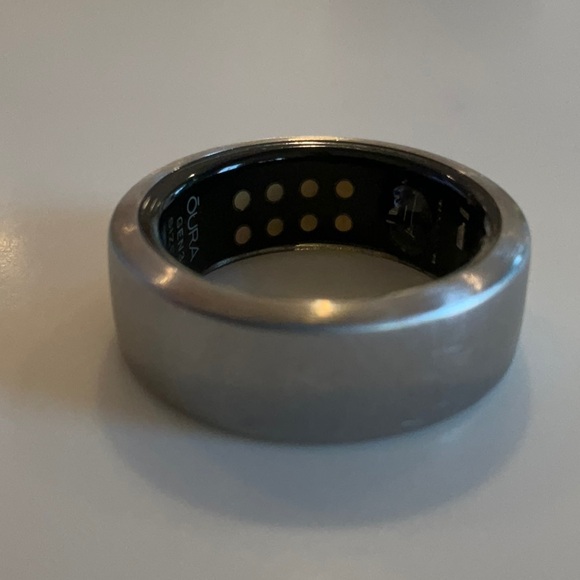 Oura Gen 3 Horizon Brushed Titanium Size 8 with charger - Picture 15 of 16